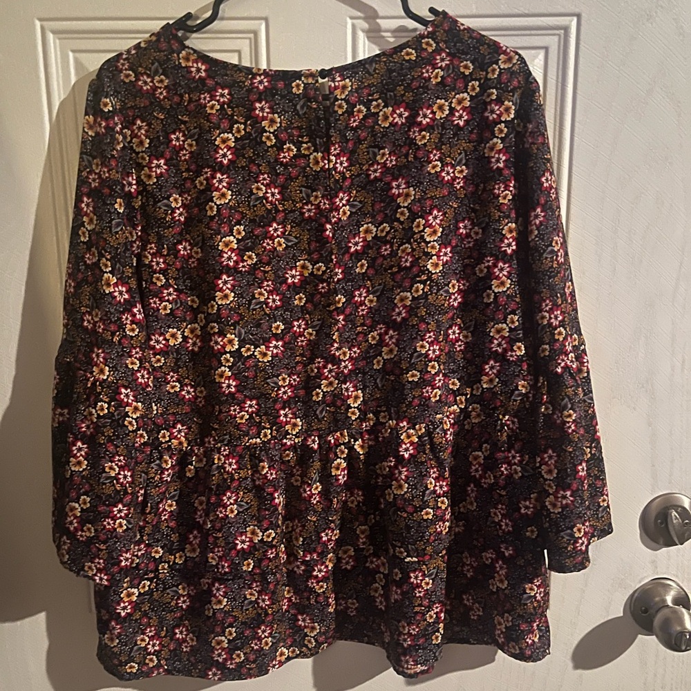 Cute Floral Top - Picture 3 of 8